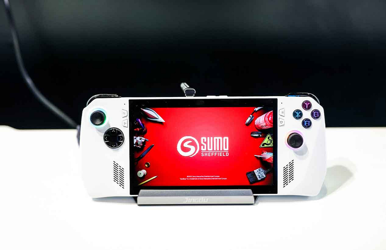 ROG x EVA聯名新品亮相BW 2023 神裝降臨,競化紀元 ROG x EVA聯名新品亮相BW 2023 神裝降臨,競化紀元