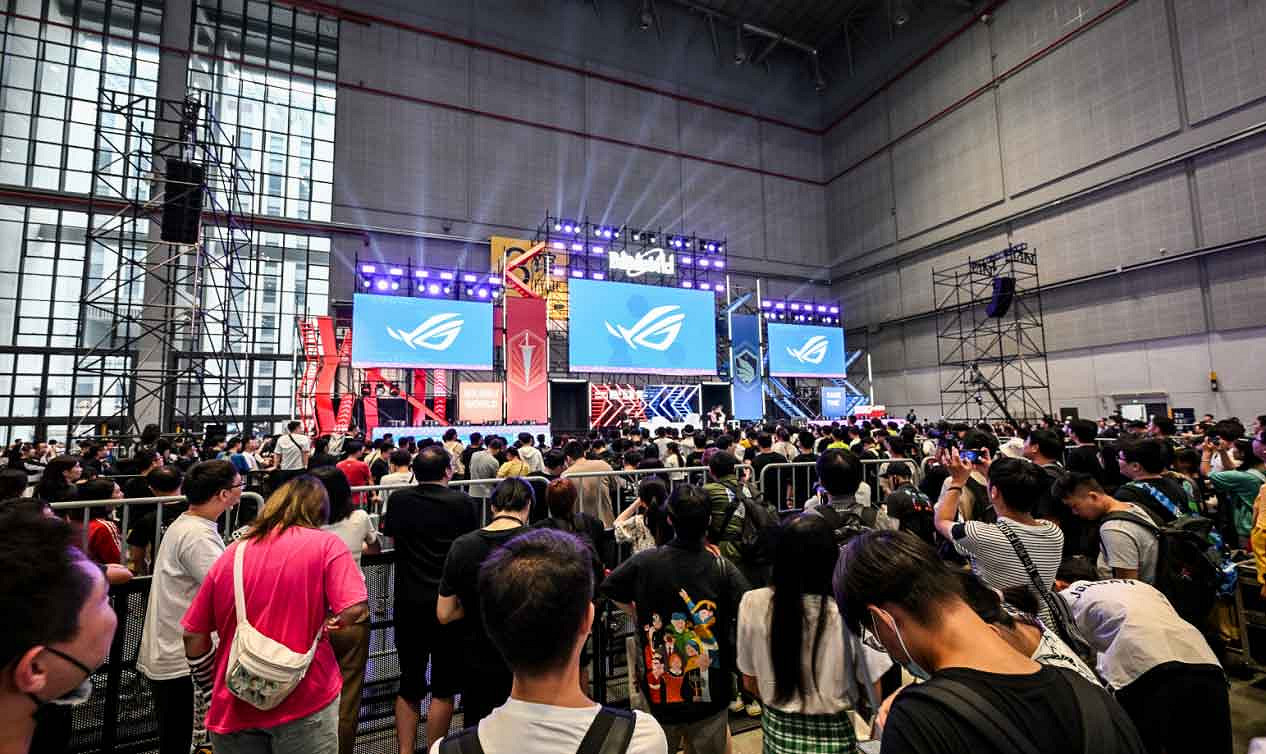 ROG x EVA聯名新品亮相BW 2023 神裝降臨,競化紀元 ROG x EVA聯名新品亮相BW 2023 神裝降臨,競化紀元