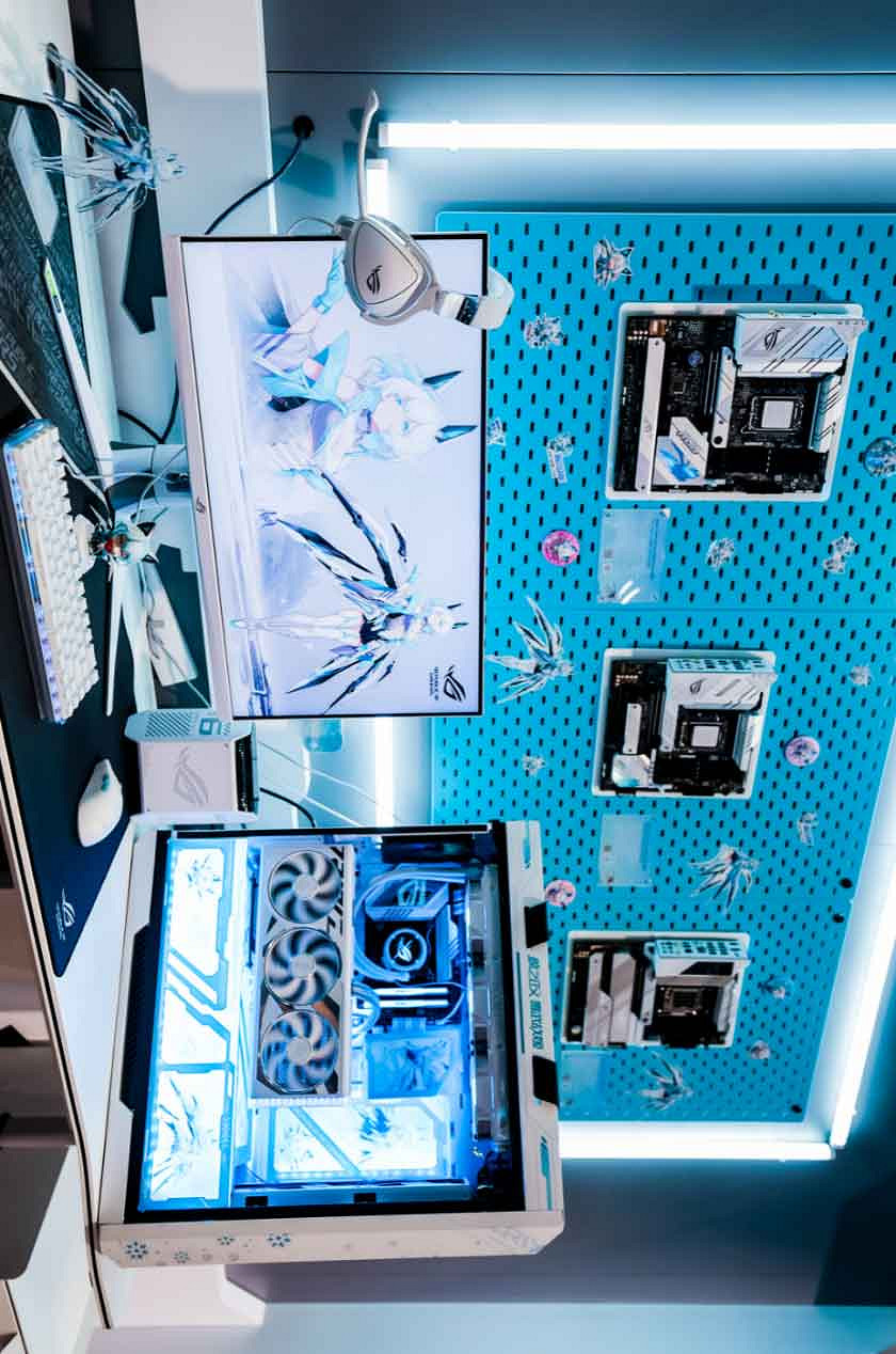 ROG x EVA聯名新品亮相BW 2023 神裝降臨,競化紀元 ROG x EVA聯名新品亮相BW 2023 神裝降臨,競化紀元