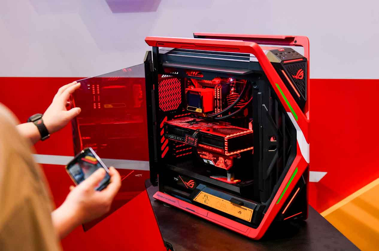 ROG x EVA聯名新品亮相BW 2023 神裝降臨,競化紀元 ROG x EVA聯名新品亮相BW 2023 神裝降臨,競化紀元