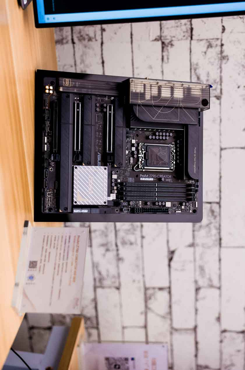 ROG x EVA聯名新品亮相BW 2023 神裝降臨,競化紀元 ROG x EVA聯名新品亮相BW 2023 神裝降臨,競化紀元