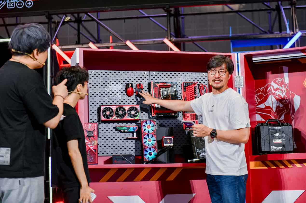ROG x EVA聯名新品亮相BW 2023 神裝降臨,競化紀元 ROG x EVA聯名新品亮相BW 2023 神裝降臨,競化紀元