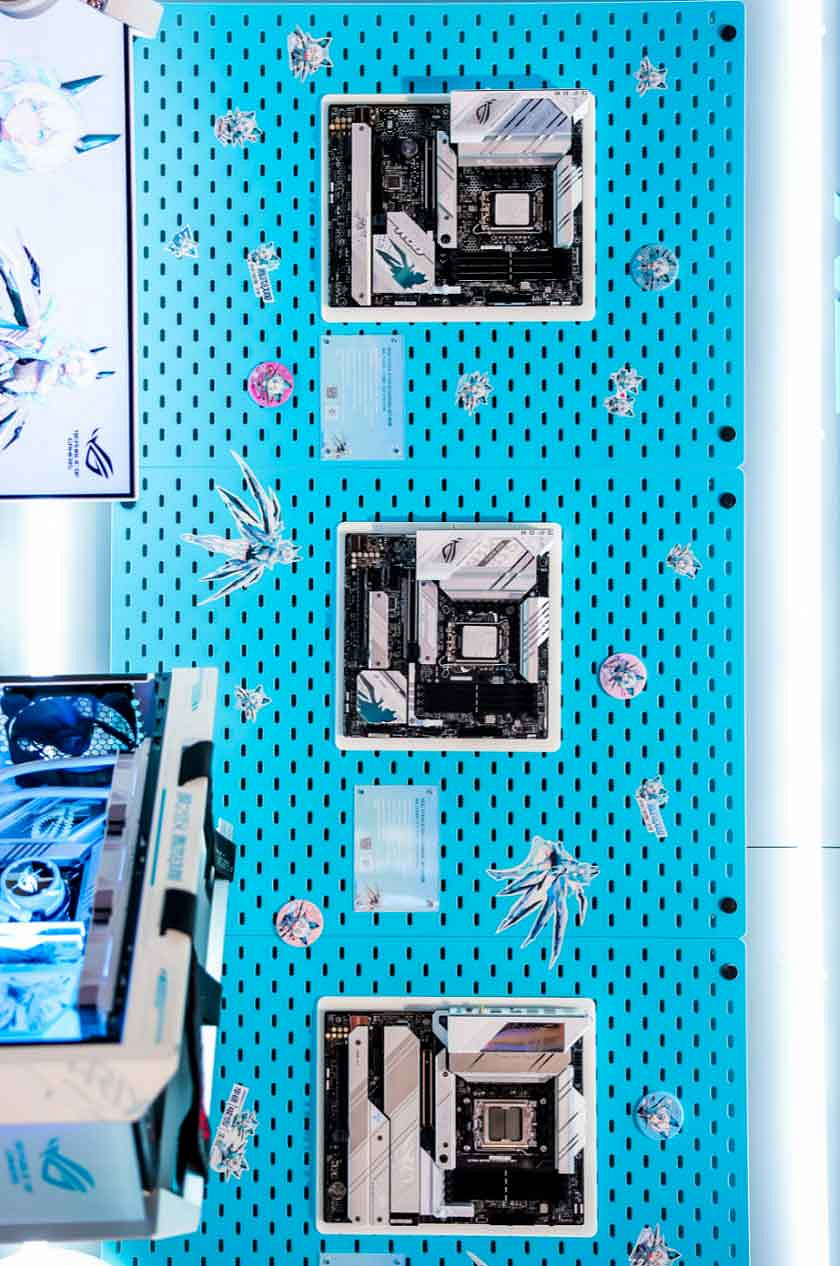 ROG x EVA聯名新品亮相BW 2023 神裝降臨,競化紀元 ROG x EVA聯名新品亮相BW 2023 神裝降臨,競化紀元