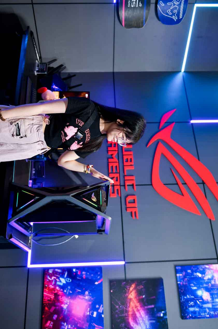 ROG x EVA聯名新品亮相BW 2023 神裝降臨,競化紀元 ROG x EVA聯名新品亮相BW 2023 神裝降臨,競化紀元