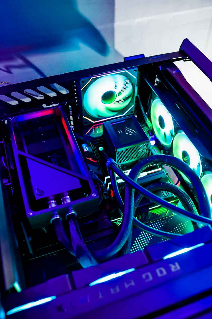 ROG x EVA聯名新品亮相BW 2023 神裝降臨,競化紀元 ROG x EVA聯名新品亮相BW 2023 神裝降臨,競化紀元