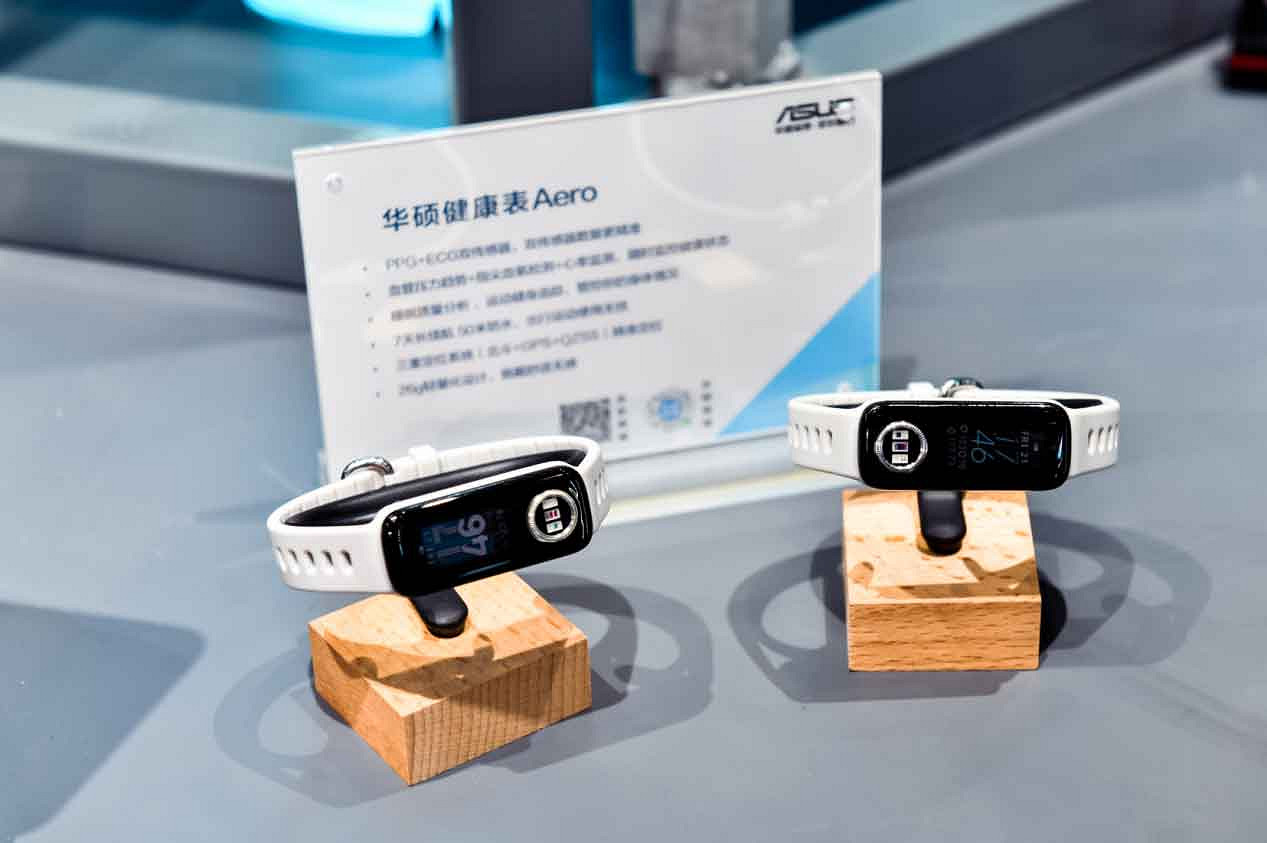 ROG x EVA聯名新品亮相BW 2023 神裝降臨,競化紀元 ROG x EVA聯名新品亮相BW 2023 神裝降臨,競化紀元