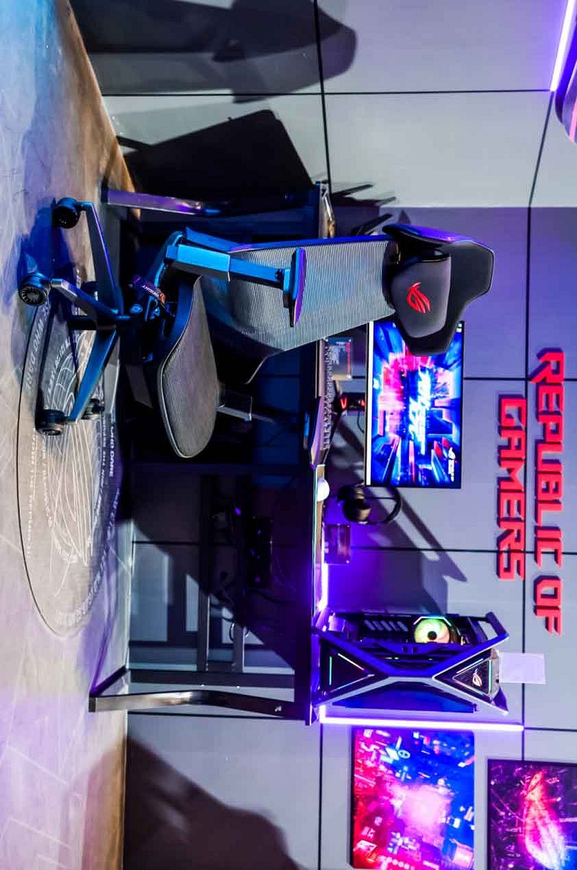 ROG x EVA聯名新品亮相BW 2023 神裝降臨,競化紀元 ROG x EVA聯名新品亮相BW 2023 神裝降臨,競化紀元