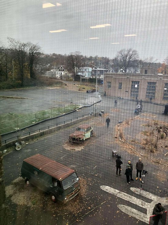 《輻射》真人劇室外場景照流出 疑似掠奪者演員入鏡