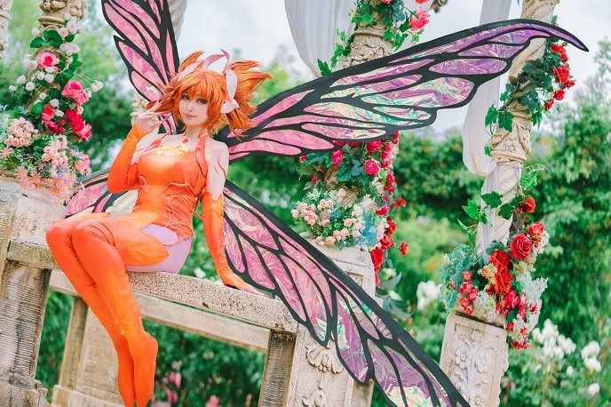 島國美女COS《尼爾》2B小姐姐 歐派大長腿超還原！