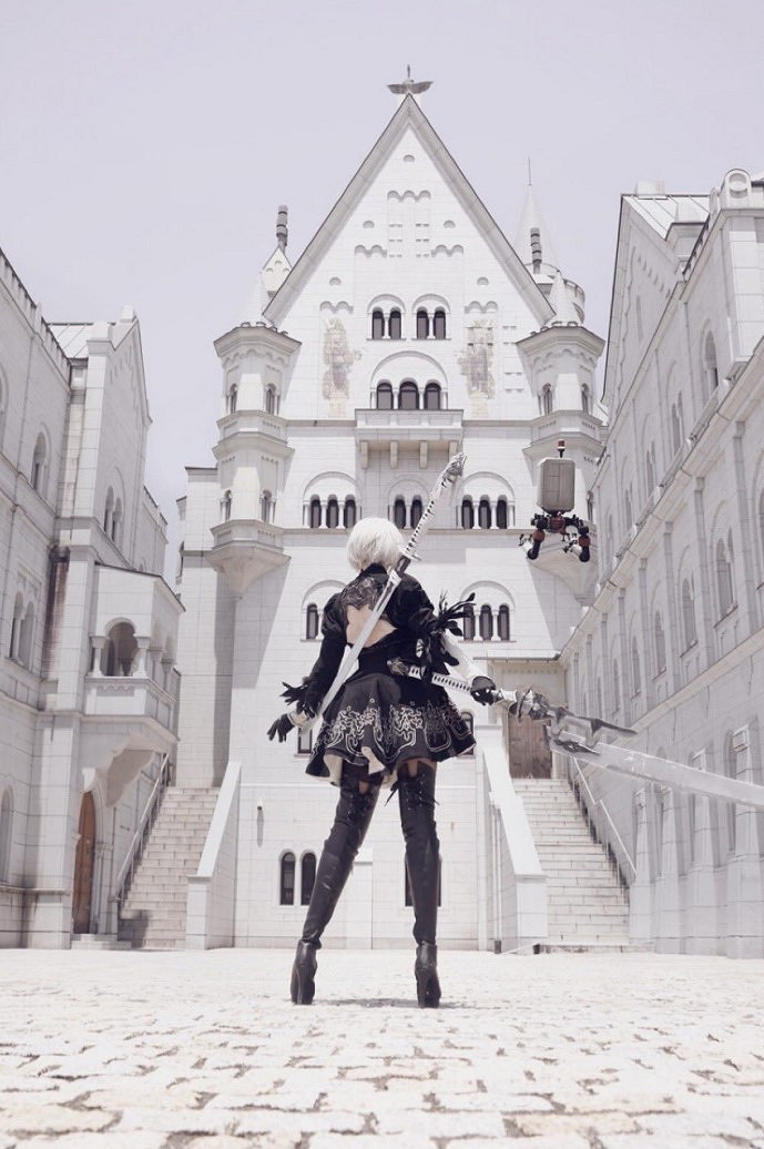 島國美女COS《尼爾》2B小姐姐 歐派大長腿超還原！