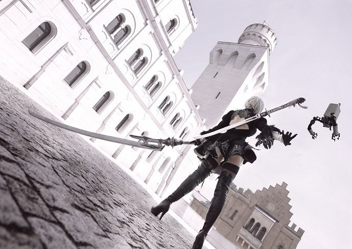 島國美女COS《尼爾》2B小姐姐 歐派大長腿超還原！