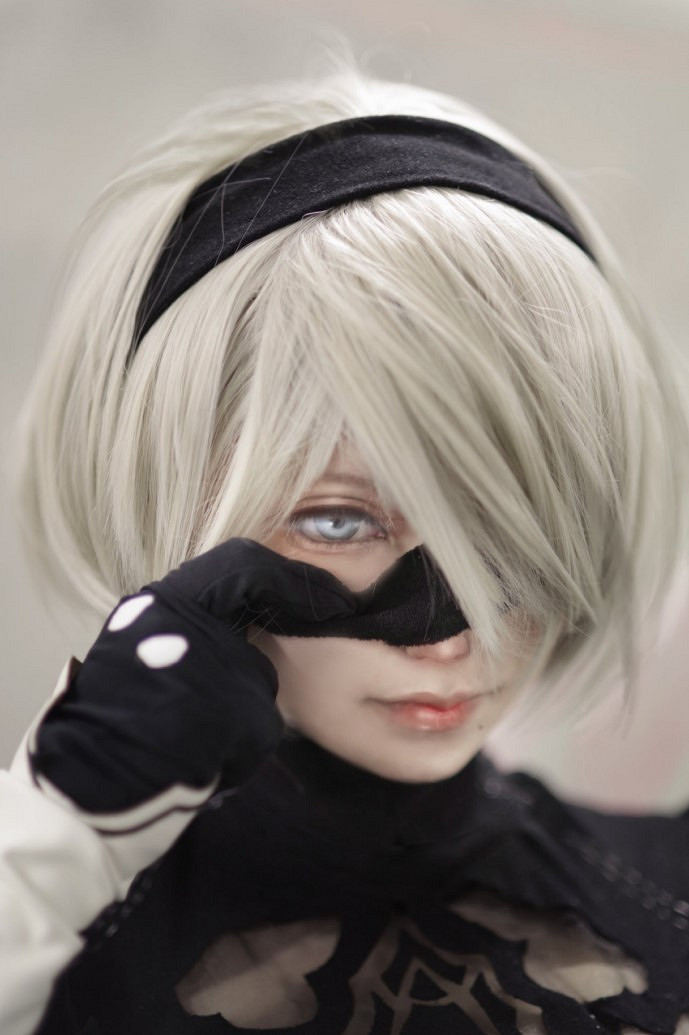 島國美女COS《尼爾》2B小姐姐 歐派大長腿超還原！