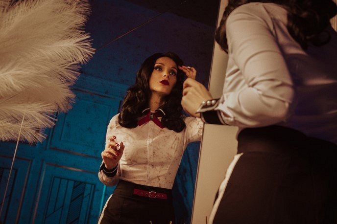 國外小姐姐Cos《生化奇兵》伊麗莎白 黑絲長腿超性感