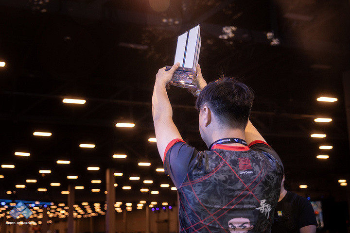 “王者歸來”！EVO 2023《格鬥天王15》中國選手小孩奪冠