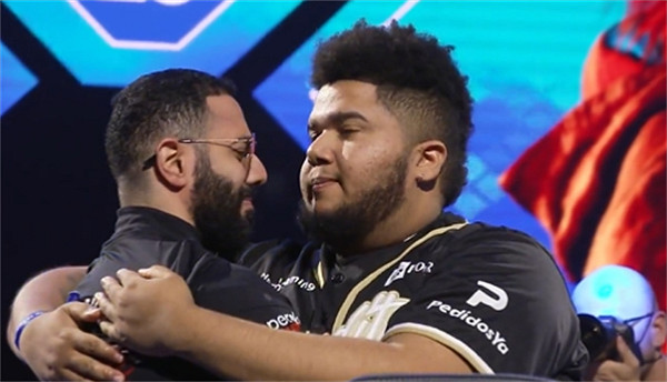 EVO2023《快打旋風6》冠軍誕生:怒鳥不負眾望奪冠! EVO2023《快打旋風6》冠軍誕生:怒鳥不負眾望奪冠!