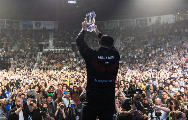 EVO2023《快打旋風6》冠軍誕生:怒鳥不負眾望奪冠! EVO2023《快打旋風6》冠軍誕生:怒鳥不負眾望奪冠!