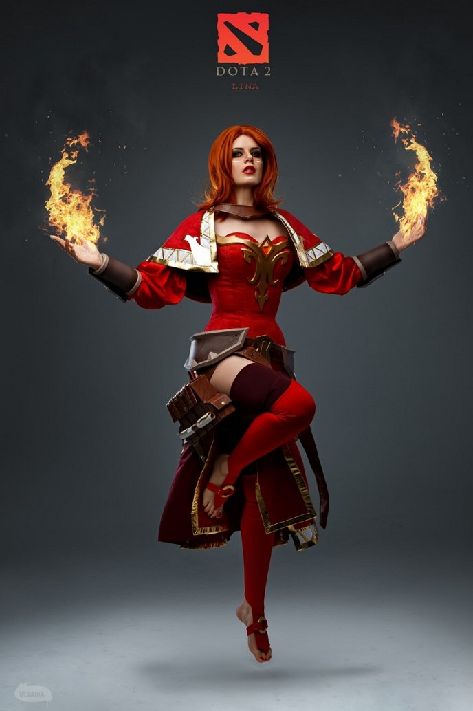 俄國小姐姐cos《巫師》特莉絲 一席長裙勾勒完美曲線