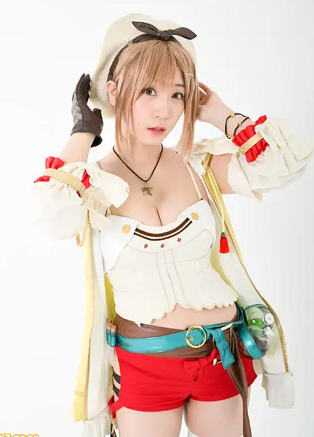 伊織萌COS《萊莎的鍊金工坊》萊莎照公開 紀念遊戲動畫化