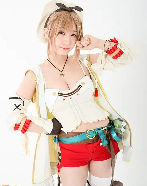 伊織萌COS《萊莎的鍊金工坊》萊莎照公開 紀念遊戲動畫化