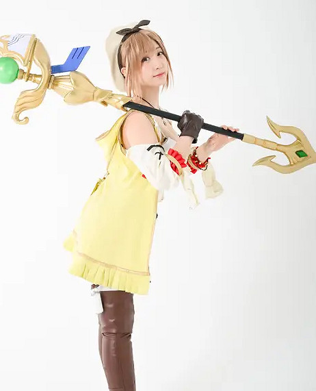 伊織萌COS《萊莎的鍊金工坊》萊莎照公開 紀念遊戲動畫化