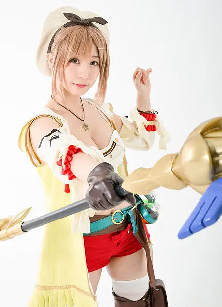 伊織萌COS《萊莎的鍊金工坊》萊莎照公開 紀念遊戲動畫化
