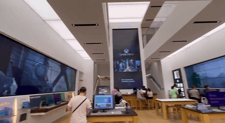 微軟實體店《星空》廣告展示 橫跨整面牆十分壯觀! 微軟實體店《星空》廣告展示 橫跨整面牆十分壯觀!