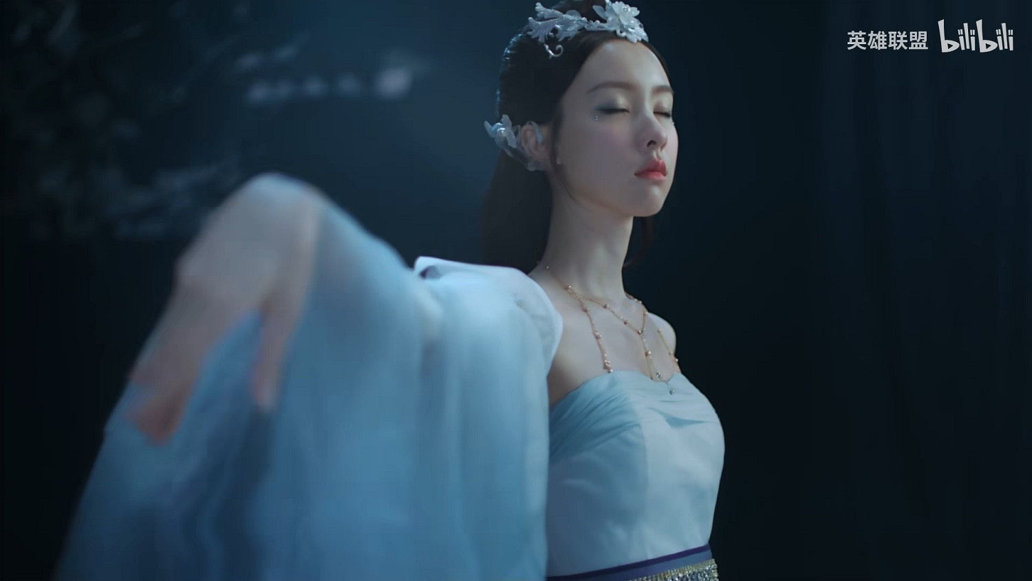 陳都靈成《英雄聯盟》代言人 和玉劍美人一起劍舞峽谷