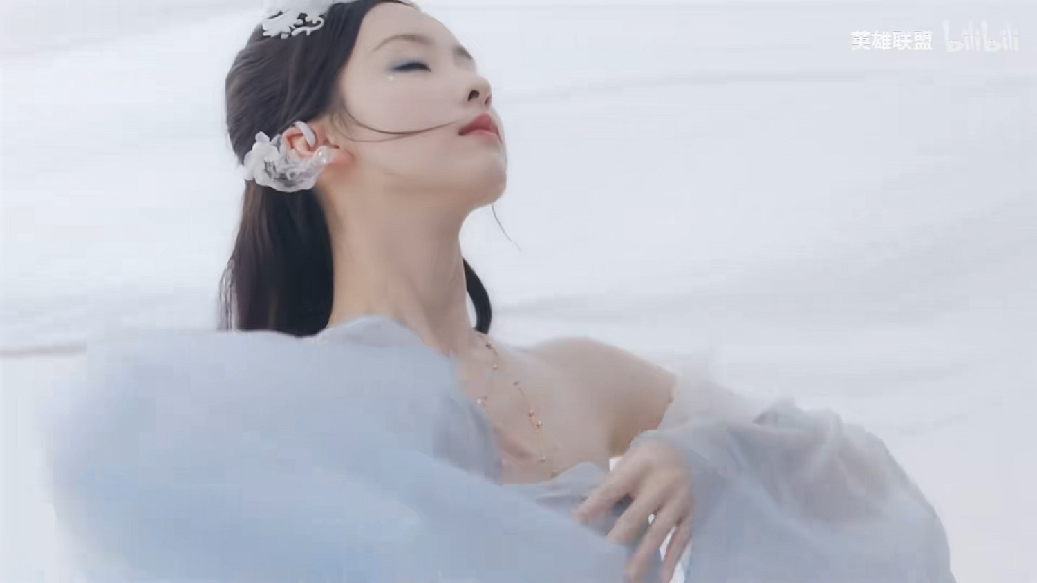 陳都靈成《英雄聯盟》代言人 和玉劍美人一起劍舞峽谷