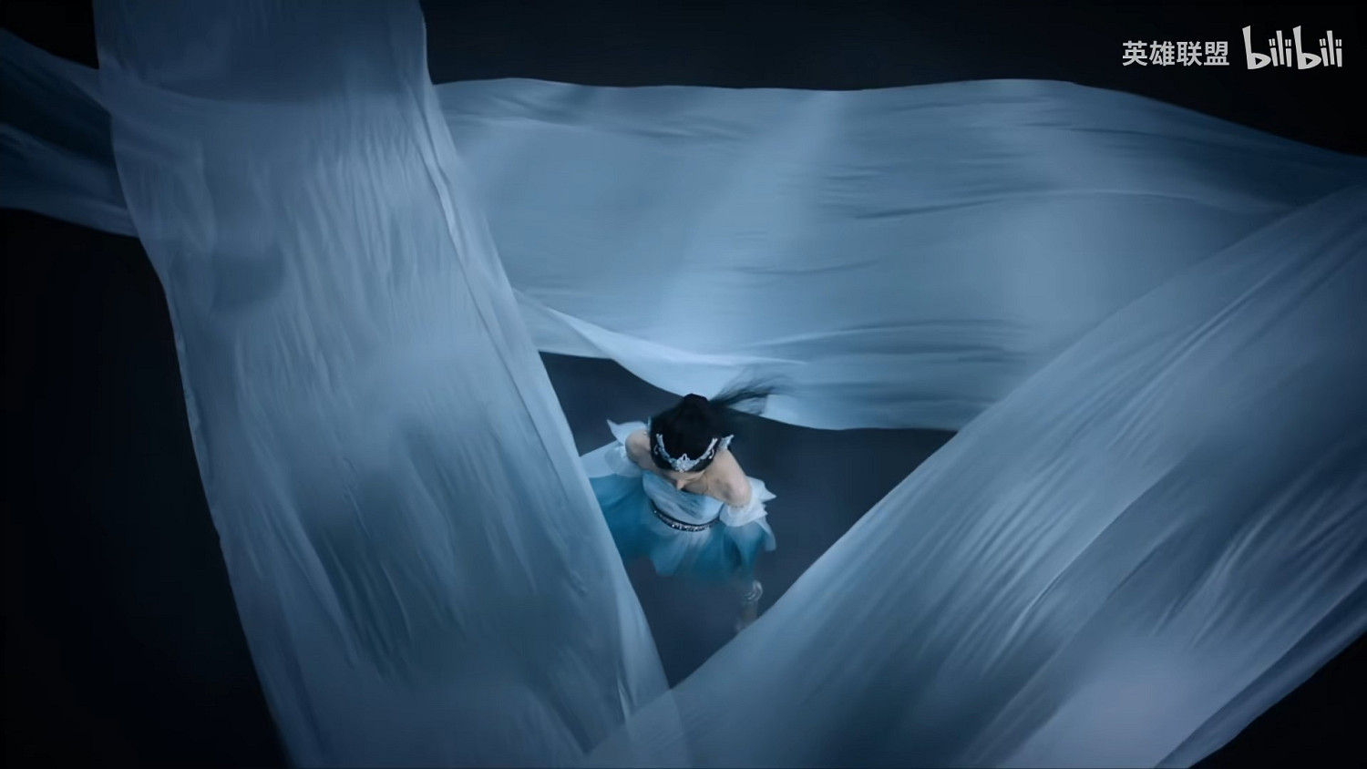 陳都靈成《英雄聯盟》代言人 和玉劍美人一起劍舞峽谷