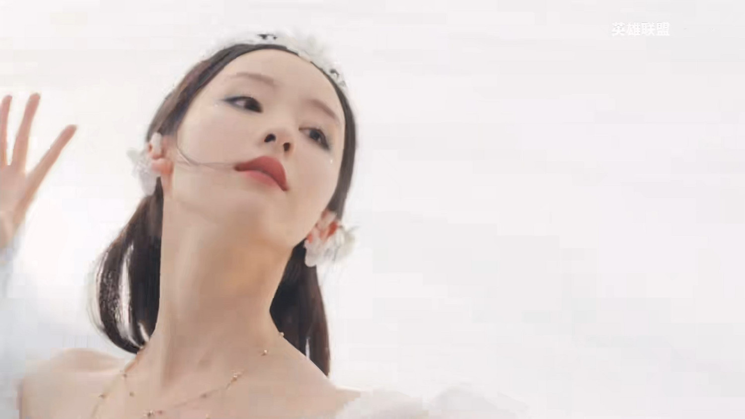 陳都靈成《英雄聯盟》代言人 和玉劍美人一起劍舞峽谷