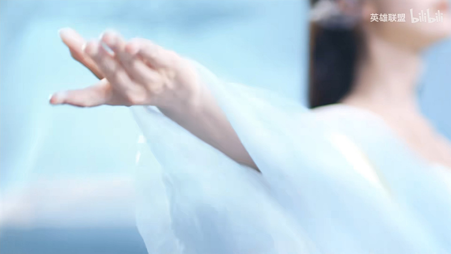 陳都靈成《英雄聯盟》代言人 和玉劍美人一起劍舞峽谷