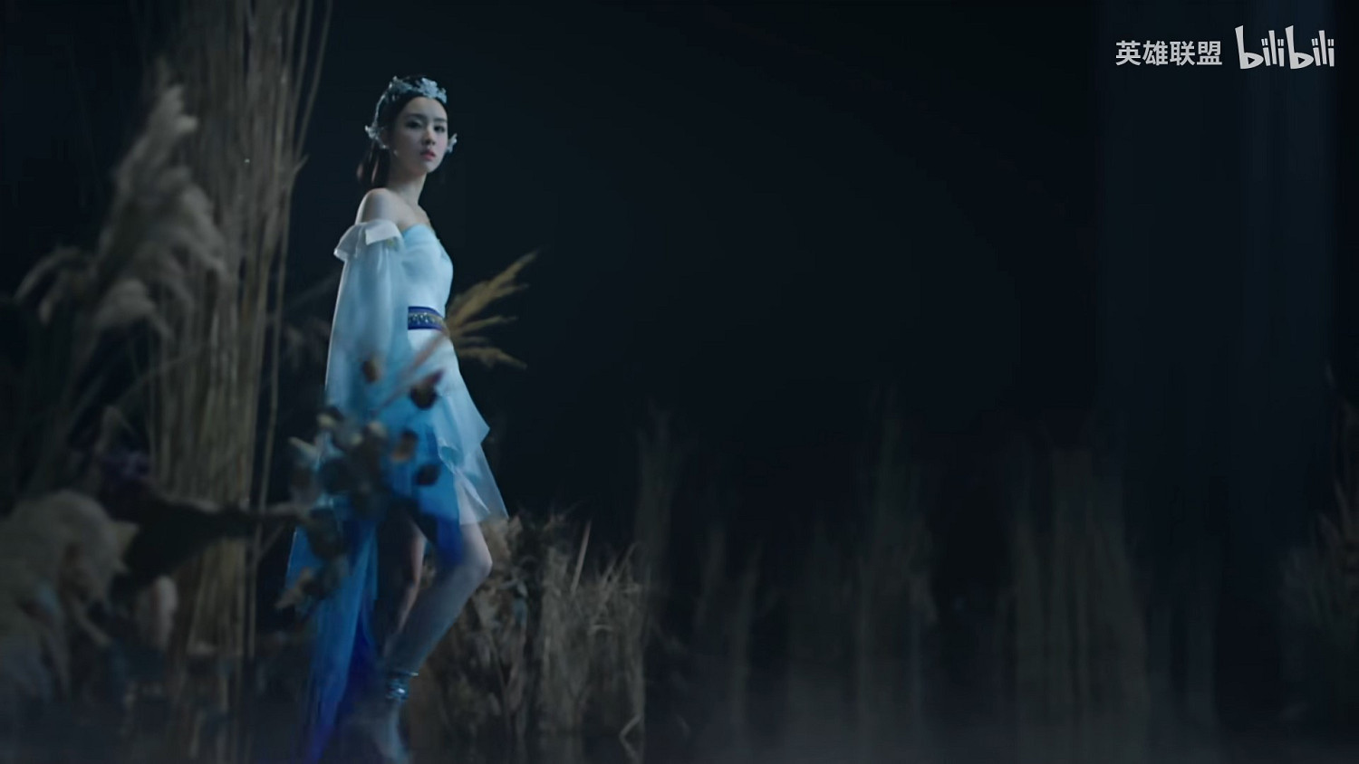 陳都靈成《英雄聯盟》代言人 和玉劍美人一起劍舞峽谷