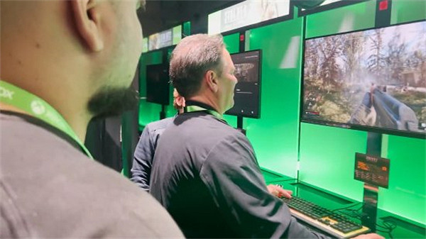 太尷尬！陶德圍觀上司斯賓塞玩《潛行者2》卻見他秒掛