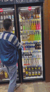 男子打劫只要妹子原味襪子 動圖 這個圖你一定喊臥槽