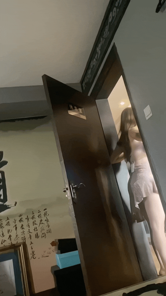 男子打劫只要妹子原味襪子 動圖 這個圖你一定喊臥槽