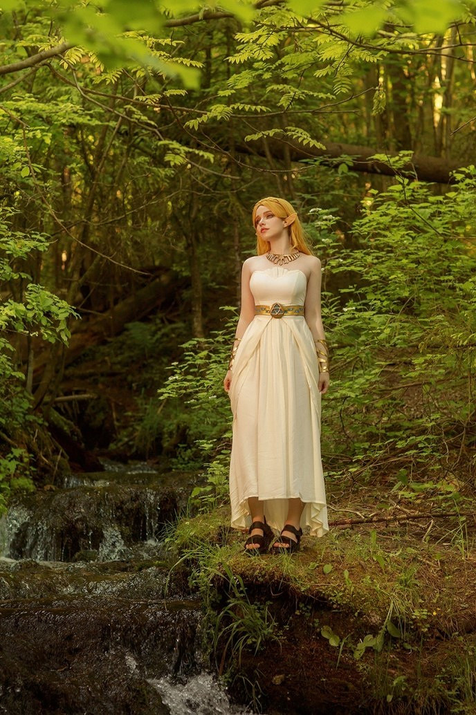 俄國小姐姐COS《塞爾達》公主 妝容精致、身材誘人！