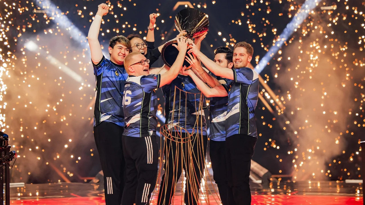 改回推特！馬斯克出席《不屈不撓契約》VCT決賽被觀眾齊噓