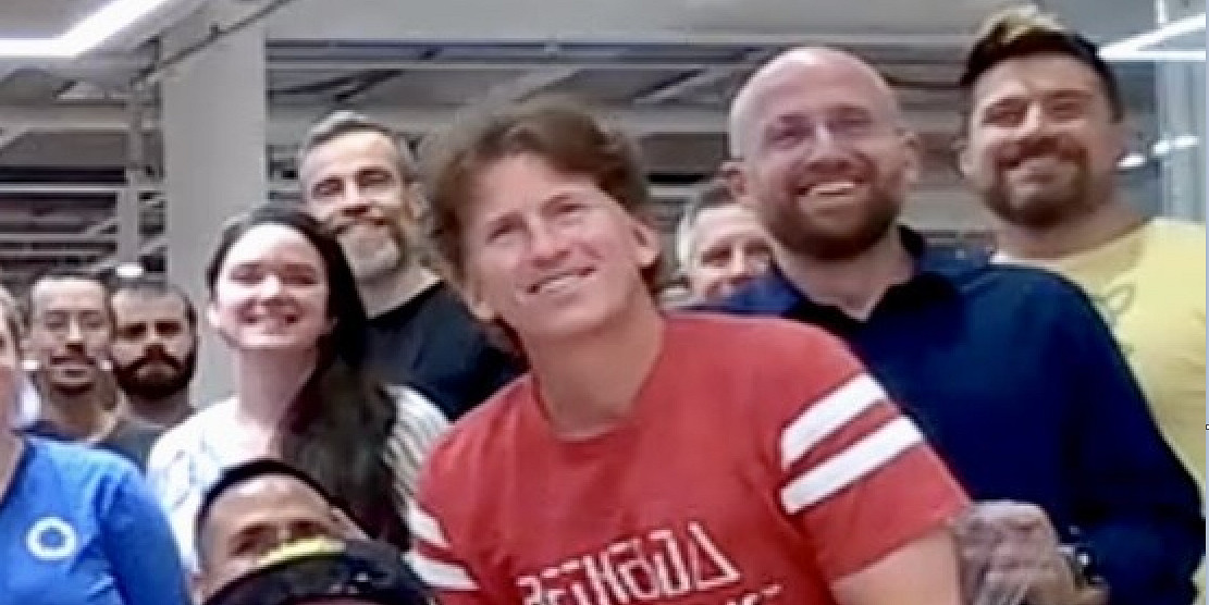 B社官推慶祝《星空》搶先體驗解鎖！曬團隊開心合照