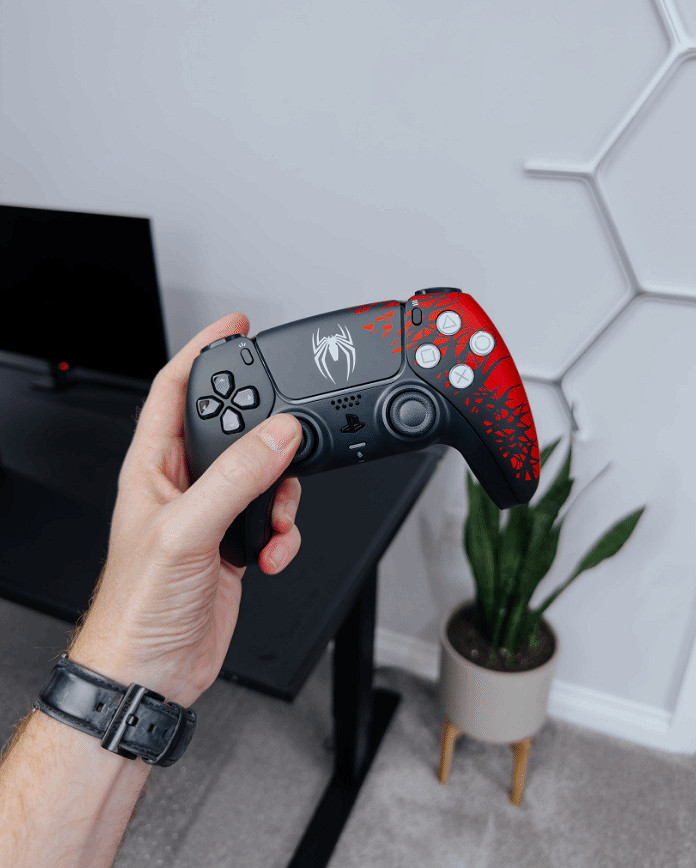 《漫威蜘蛛人2》PS5限定套裝實物圖 毒液小蟲相互糾纏