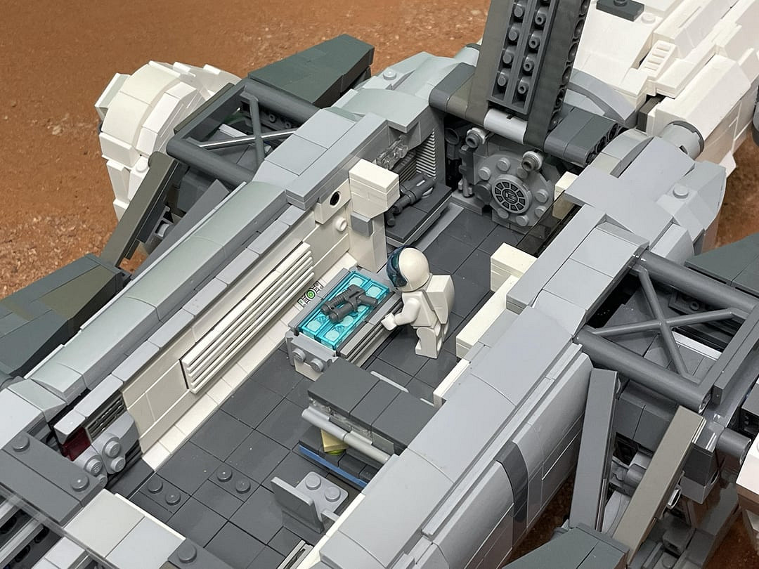 樂高迷創意之作！《星空》邊境飛船樂高模型格外吸睛