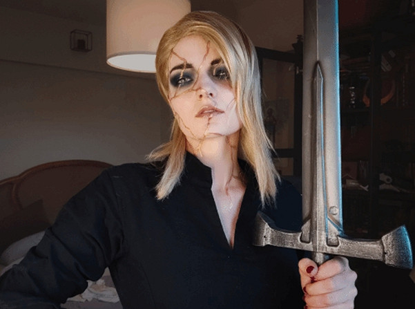 金發高冷女神!國外小姐姐cos《柏德之門3》艾琳女士 金發高冷女神!國外小姐姐cos《柏德之門3》艾琳女士