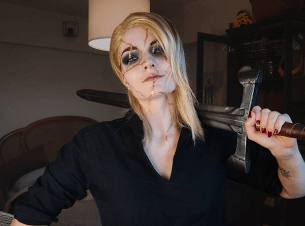 金發高冷女神!國外小姐姐cos《柏德之門3》艾琳女士 金發高冷女神!國外小姐姐cos《柏德之門3》艾琳女士