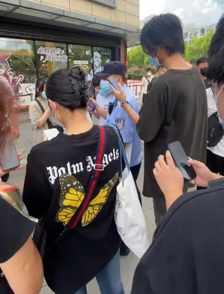 警察蜀黍開始卷原神,爭先出二創 警察蜀黍開始卷原神,爭先出二創