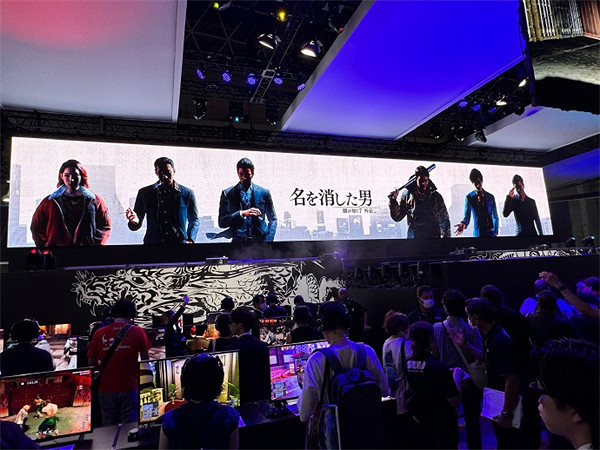 TGS23:《人中之龍8》展台火爆異常 夜店女郎吸引無數玩家 TGS23:《人中之龍8》展台火爆異常 夜店女郎吸引無數玩家