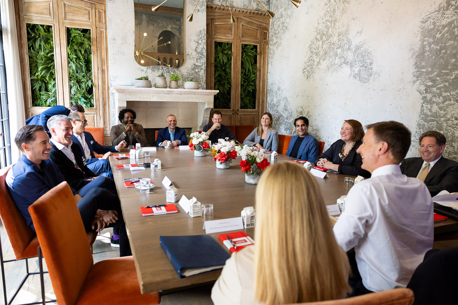 CMA批准微軟收購！考迪克會見英國財政大臣笑的很開心