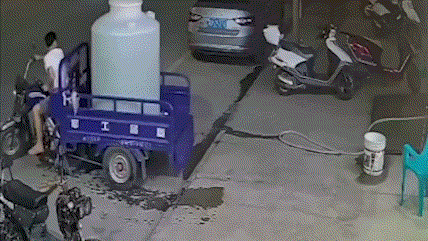 這絕對是隔壁老王吧 動圖 缺德地圖持續為您導航！