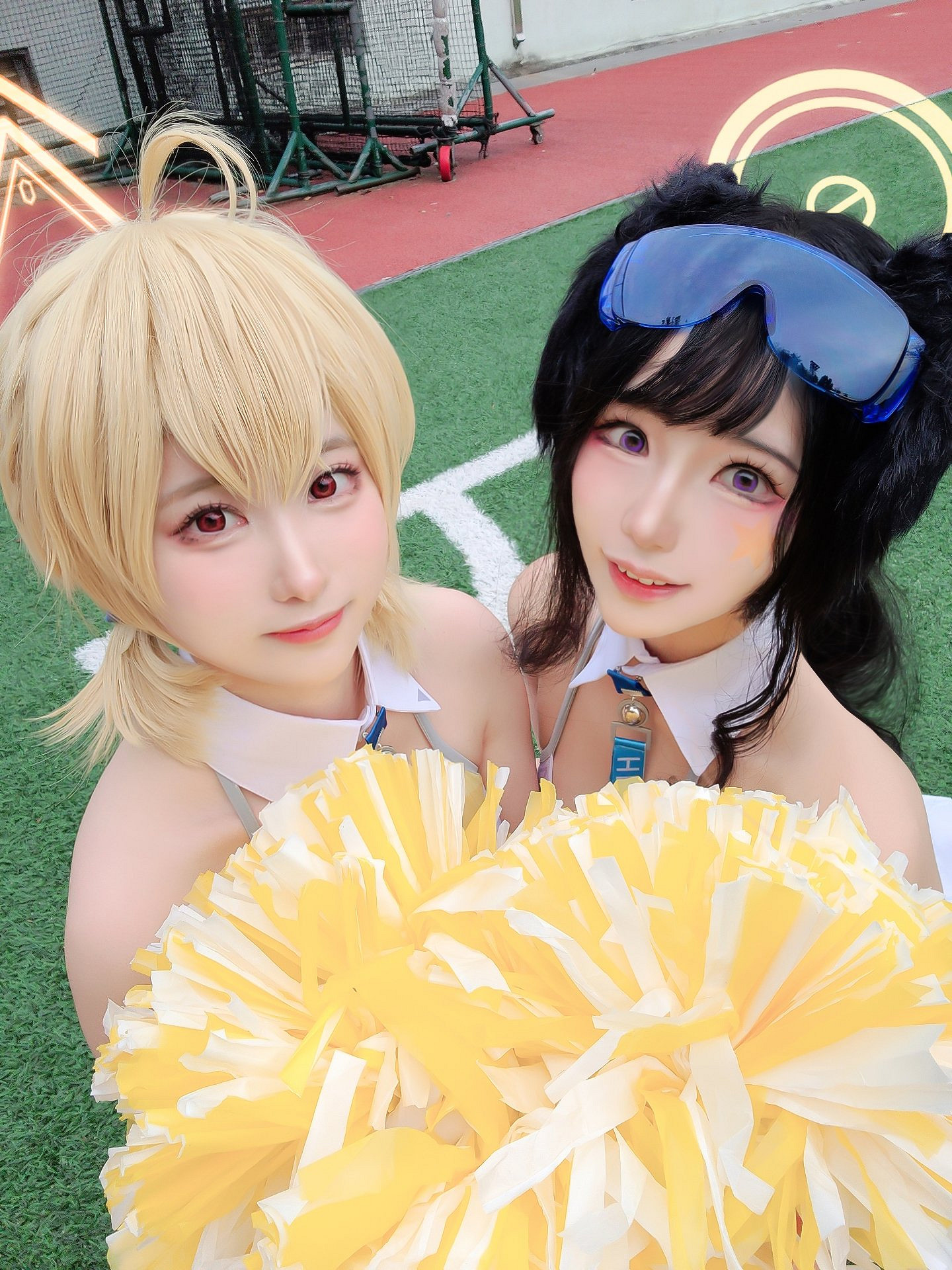 這姿勢誰頂的住呀！《碧藍檔案》小鳥和貓塚響性感COS