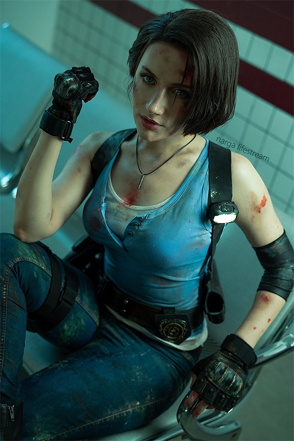 俄妹COS《生化3重製版》吉爾:身材性感 還原度超高! 俄妹COS《生化3重製版》吉爾:身材性感 還原度超高!