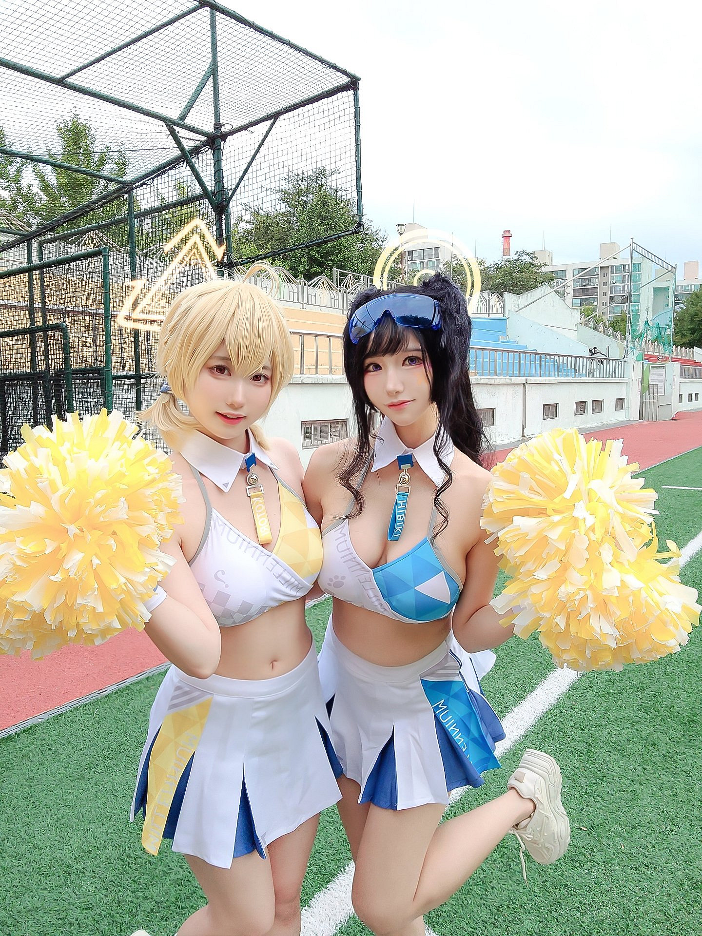 這姿勢誰頂的住呀！《碧藍檔案》小鳥和貓塚響性感COS