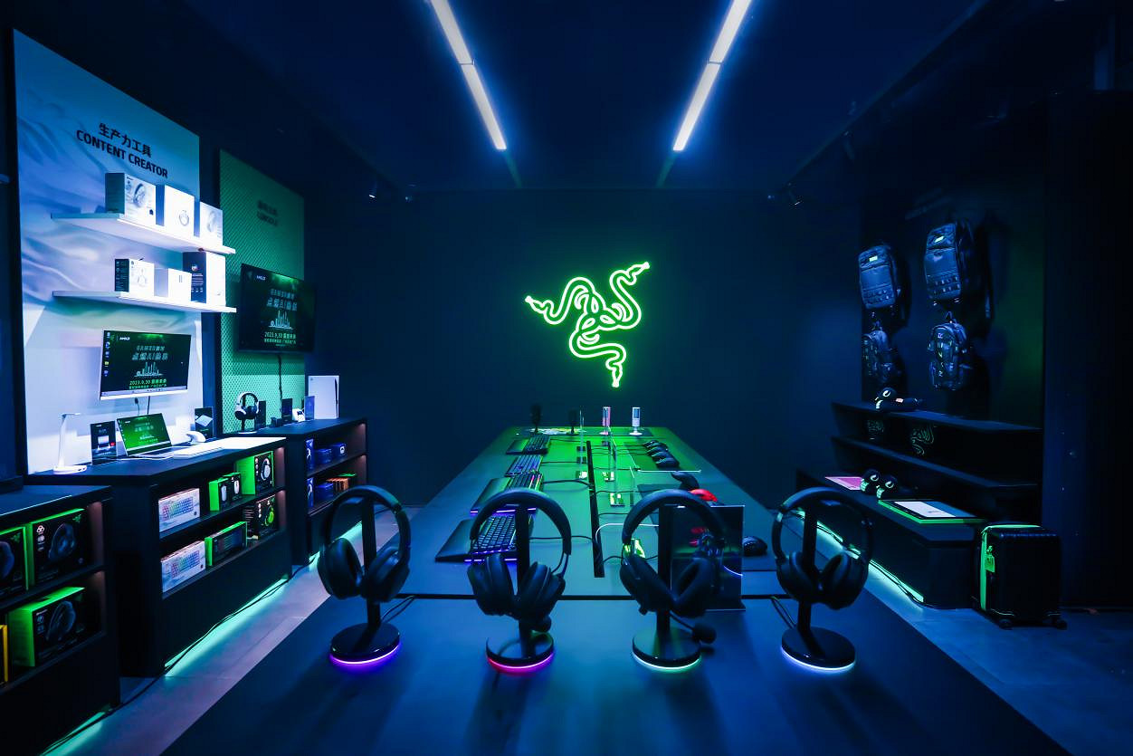 廣州玩家的雙節禮物 雷蛇授權體驗店盛大開業